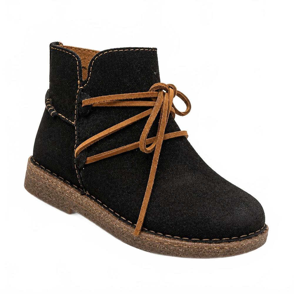 NEW BORN women's calyn chukka boot in black